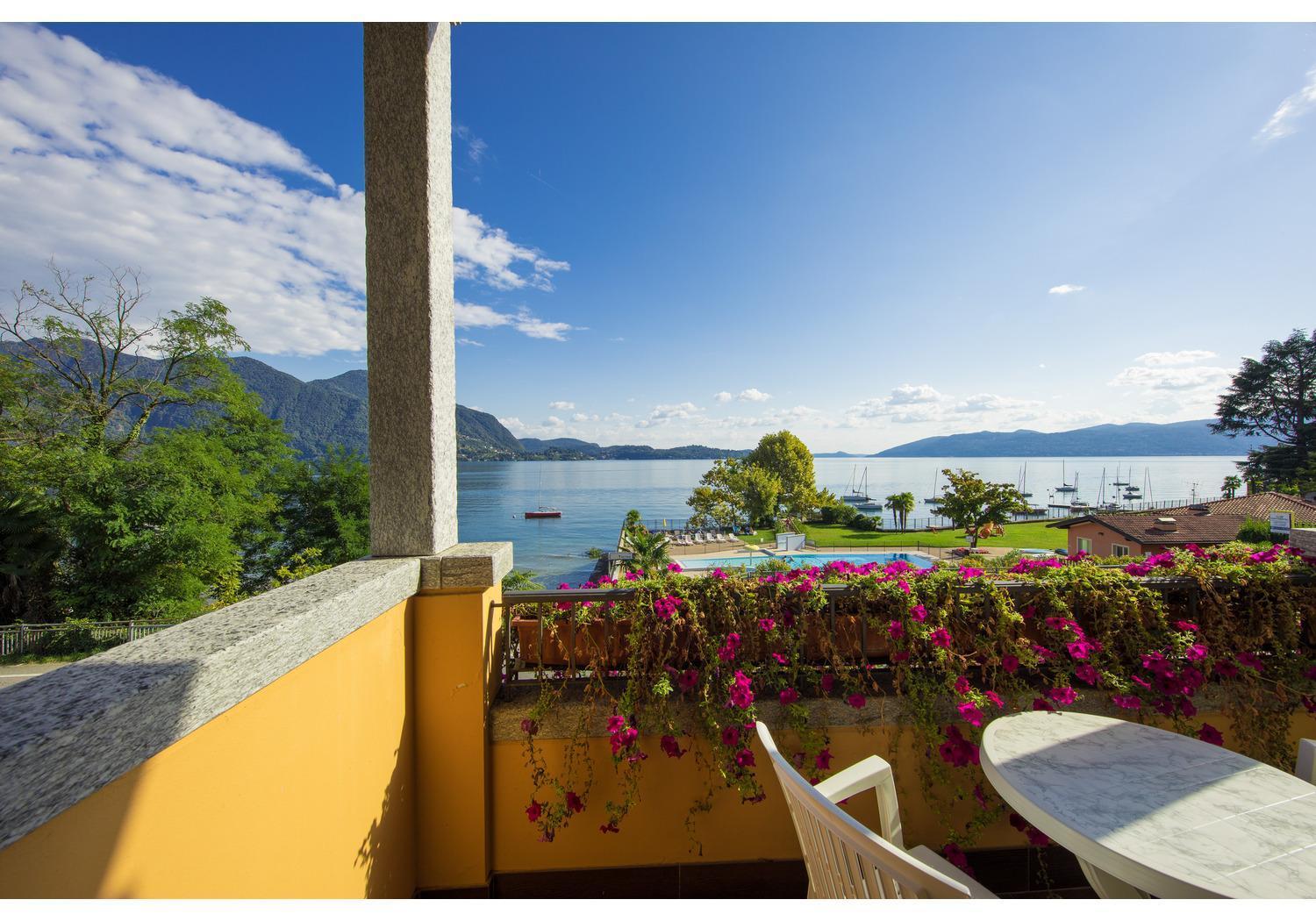 Hotel Residence Zust Verbania Exterior photo